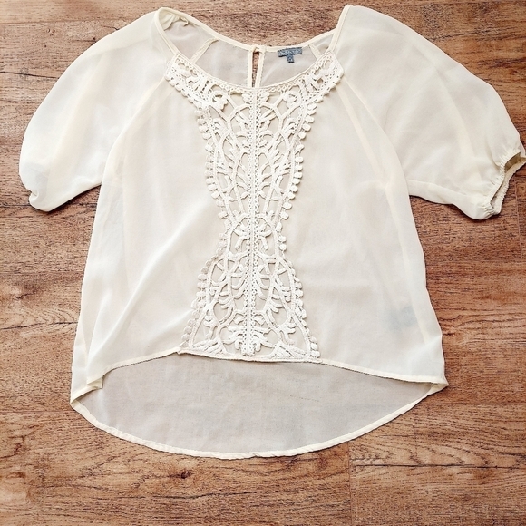 CHARLOTTE RUSSE Top Small Crochet Overlay Sheer - Picture 9 of 11